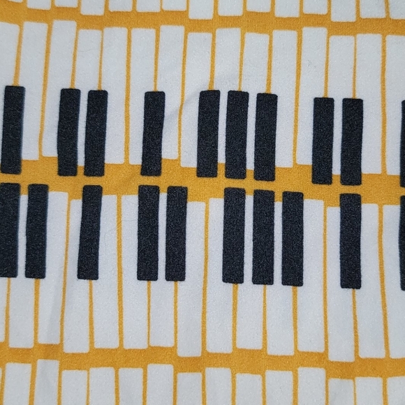 LuLaRoe leggings ONE SIZE (2-10) - Picture 2 of 3